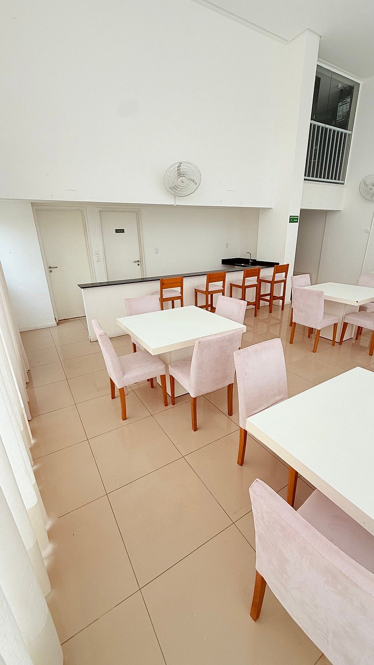 Apartamento 1 Quarto com Varanda no Atlântico Porto Residenc