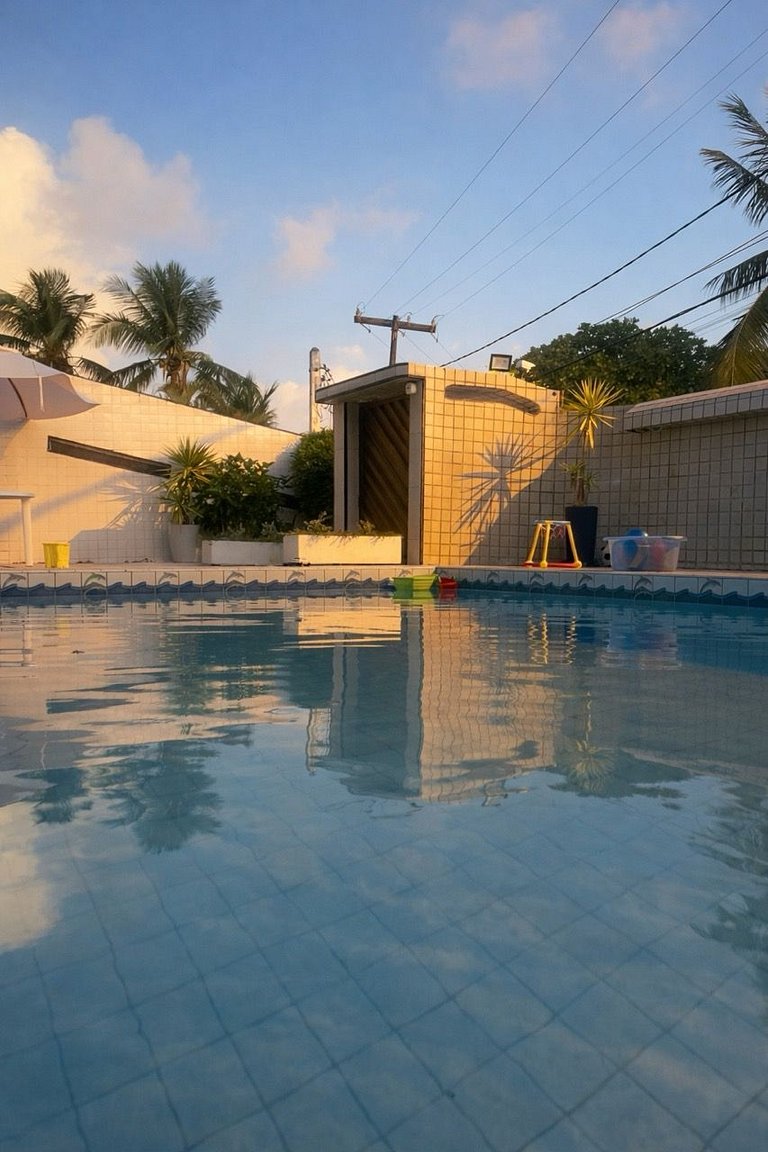 Casa completa com piscina em Vilas do Atlântico
