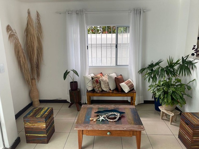 Casa completa com piscina em Vilas do Atlântico